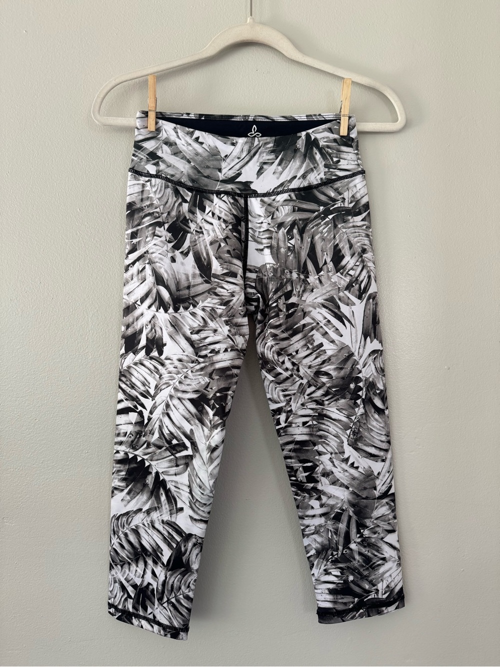 Prana Roxanne Cropped Legging in Black and White Palm Print